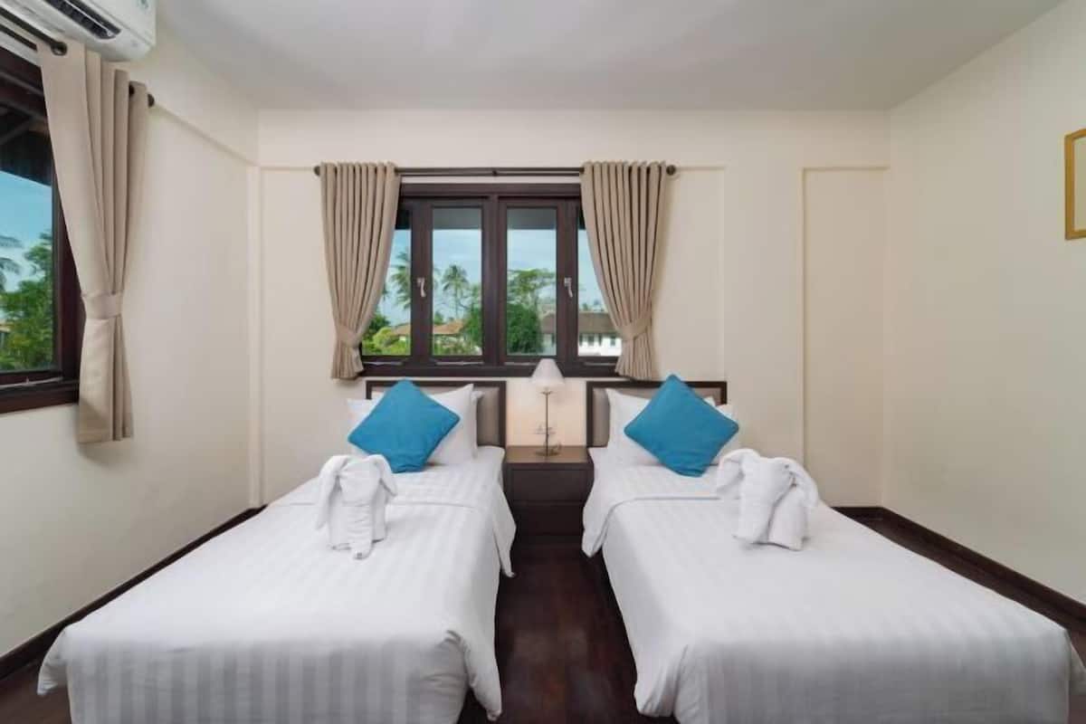 3 bedrooms, in-room safe, desk, laptop workspace
