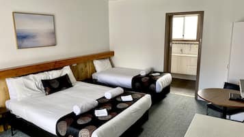 Standaard Twin kamer, niet-roken (Twin Room) | Een bureau, een strijkplank/strijkijzer, babybedden (toeslag)