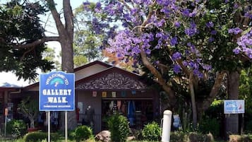 A building with a sign reading "Welcome to Gallery Walk, Tamborine Mountain."