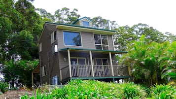 Love Cottage | Iron/ironing board