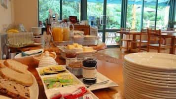 Free daily buffet breakfast