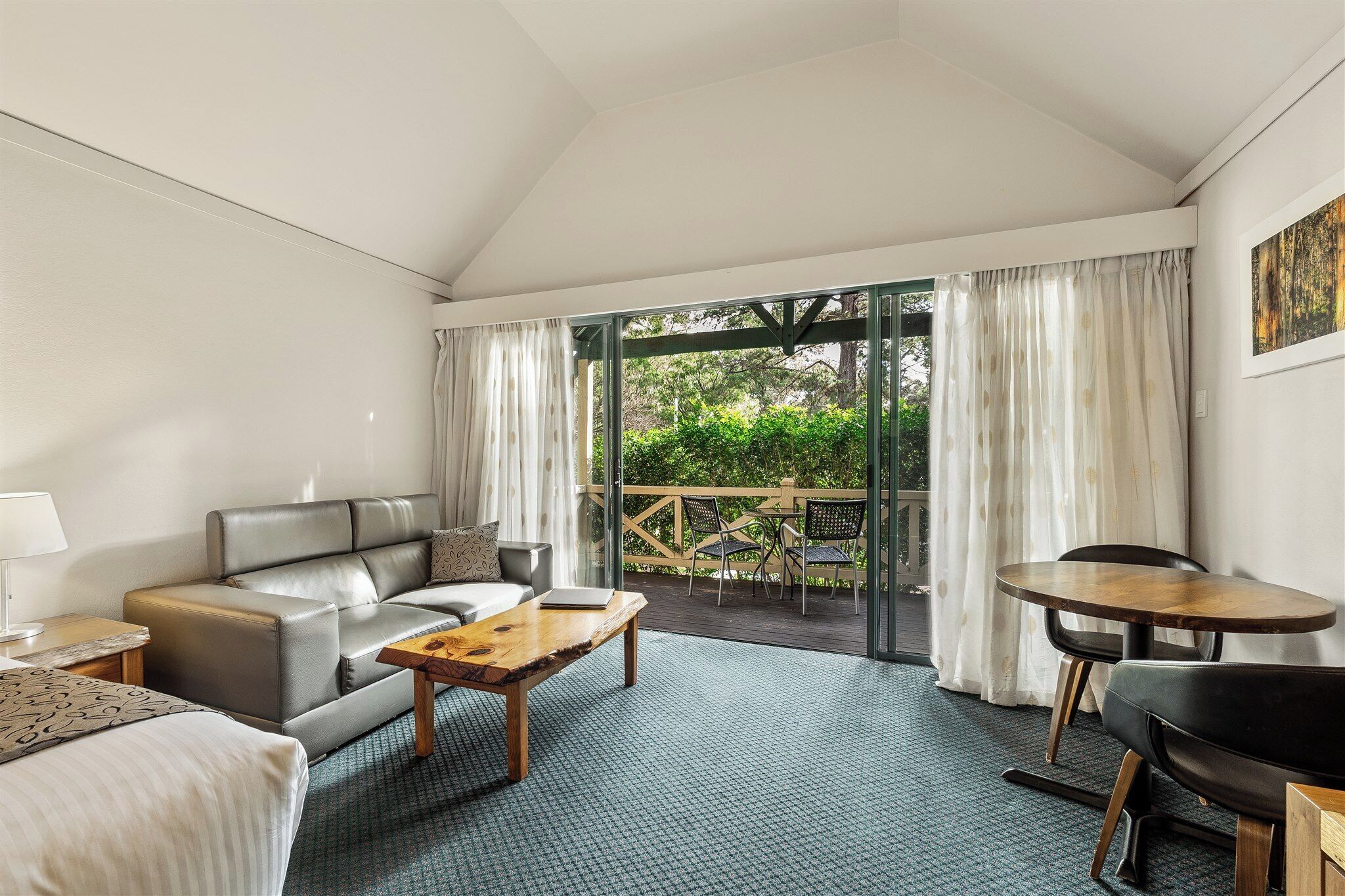 Heritage Spa Suite | Living area | 55-inch TV with cable channels