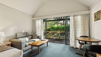 Heritage Spa Suite | Living area | 55-inch TV with cable channels