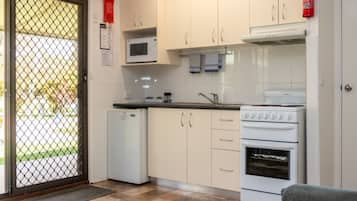 標準小屋, 非吸煙房, 廚房 (Standard Cabins - 6 Berth) | 私人廚房 | 雪櫃、微波爐、爐具、咖啡機/沖茶器