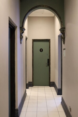 Hallway - Tiger Hostel Sydney (Haymarket)