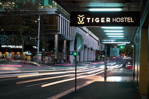 Exterior - Tiger Hostel Sydney (Haymarket)