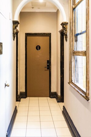 Hallway - Tiger Hostel Sydney (Haymarket)