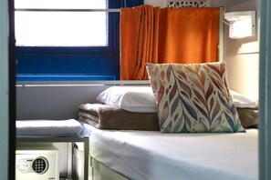 Memory-foam beds, in-room safe, blackout curtains, iron/ironing board - Tiger Hostel Sydney (Haymarket)