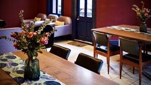 Lobby sitting area - Tiger Hostel Sydney (Haymarket)