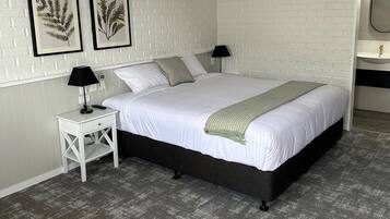 Superior Single Room | Iron/ironing board, free WiFi, bed sheets