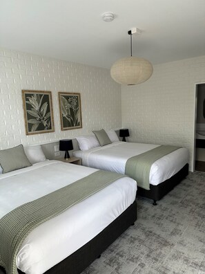 Superior Twin Room, 2 Queen Beds, Non Smoking | Iron/ironing board, free WiFi, bed sheets - Shamrock Hotel Motel (Toowoomba)