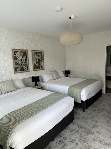 Shamrock Hotel Motel