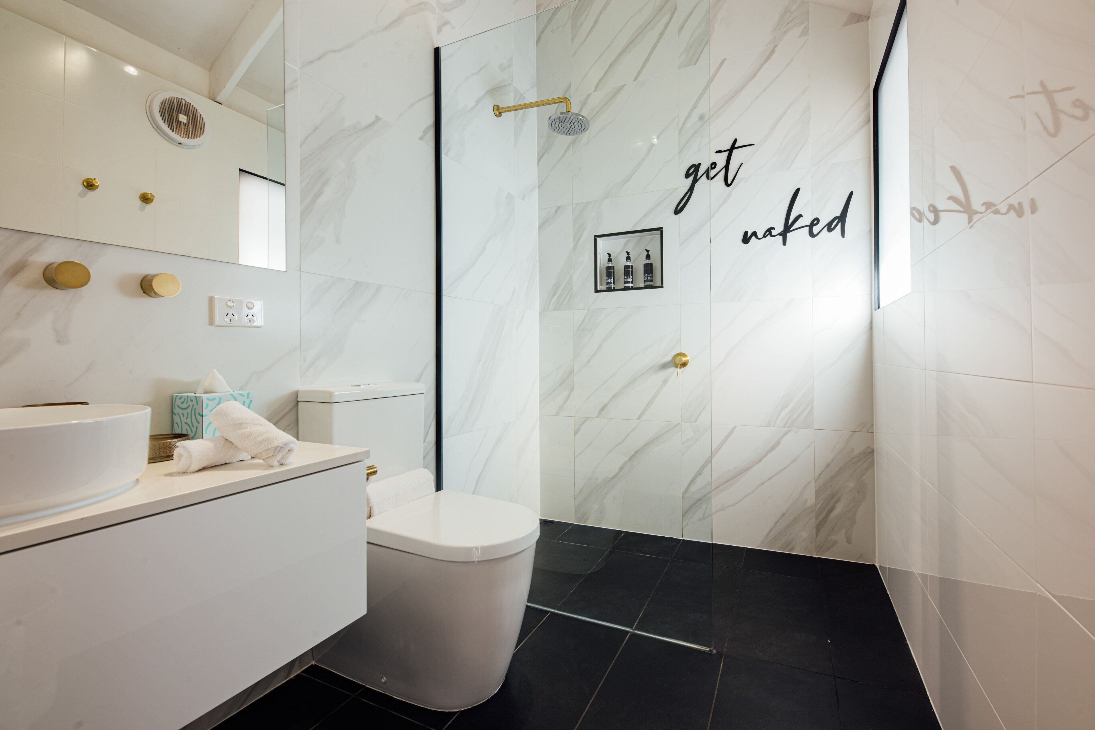 Deluxe Studio Suite, 1 King Bed | Bathroom