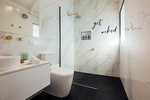 Suite Studio Deluxe, 1 trĂšs grand lit | Salle de bain