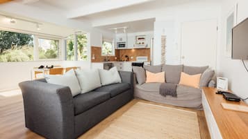 Self Contained Unit | Living area | Flat-screen TV