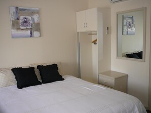 スタンダード スイート 1 ベッドルーム (Standard Single/Double) | アイロン / アイロン台、WiFi (無料)、ベッドシーツ