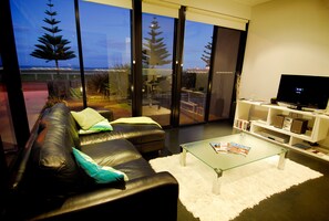 One Bedroom, Single Storey, Ocean View Apartment | Living area