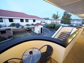 تناول الطعام بالخارج