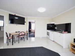 Interior - Ulster Lodge Motel (Hamilton)