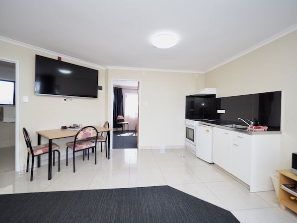 Interior - Ulster Lodge Motel (Hamilton)