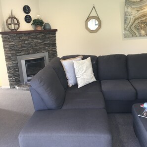 Living room - Breakers Motel Whangamata (Whangamata)