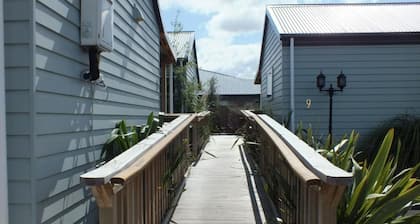 Cranford Cottages And Motel