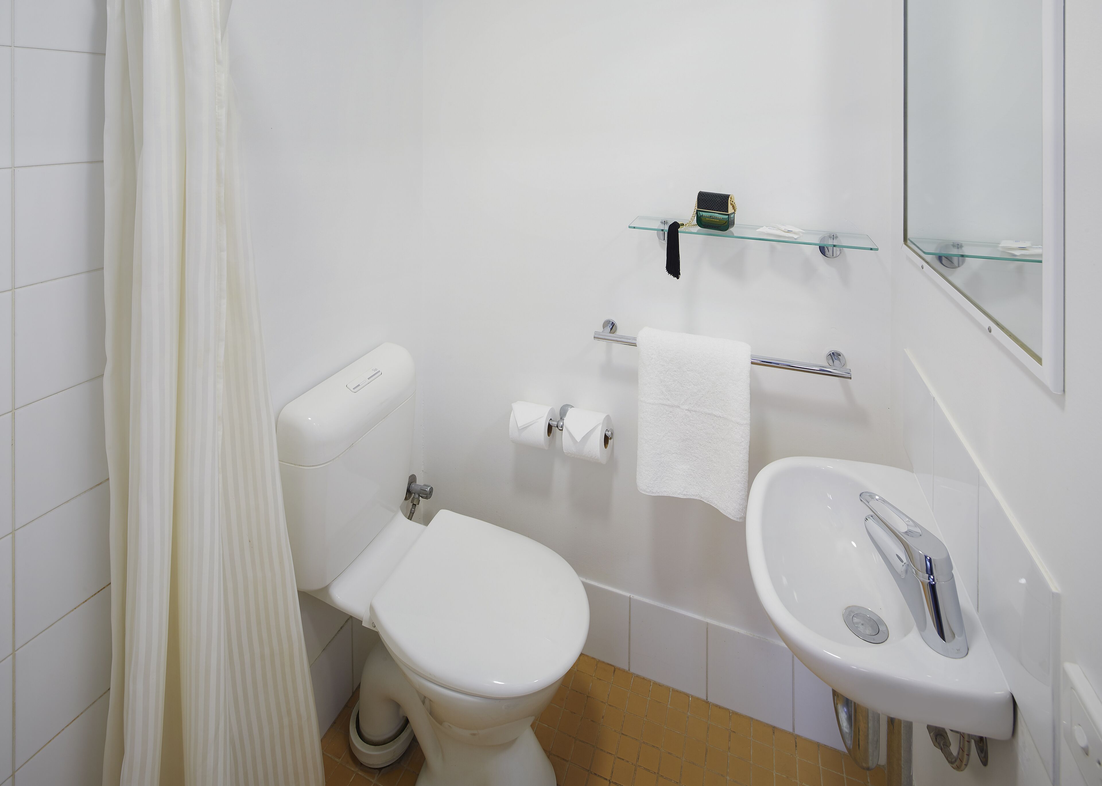 family room | bathroom | eco-friendly toiletries, towels