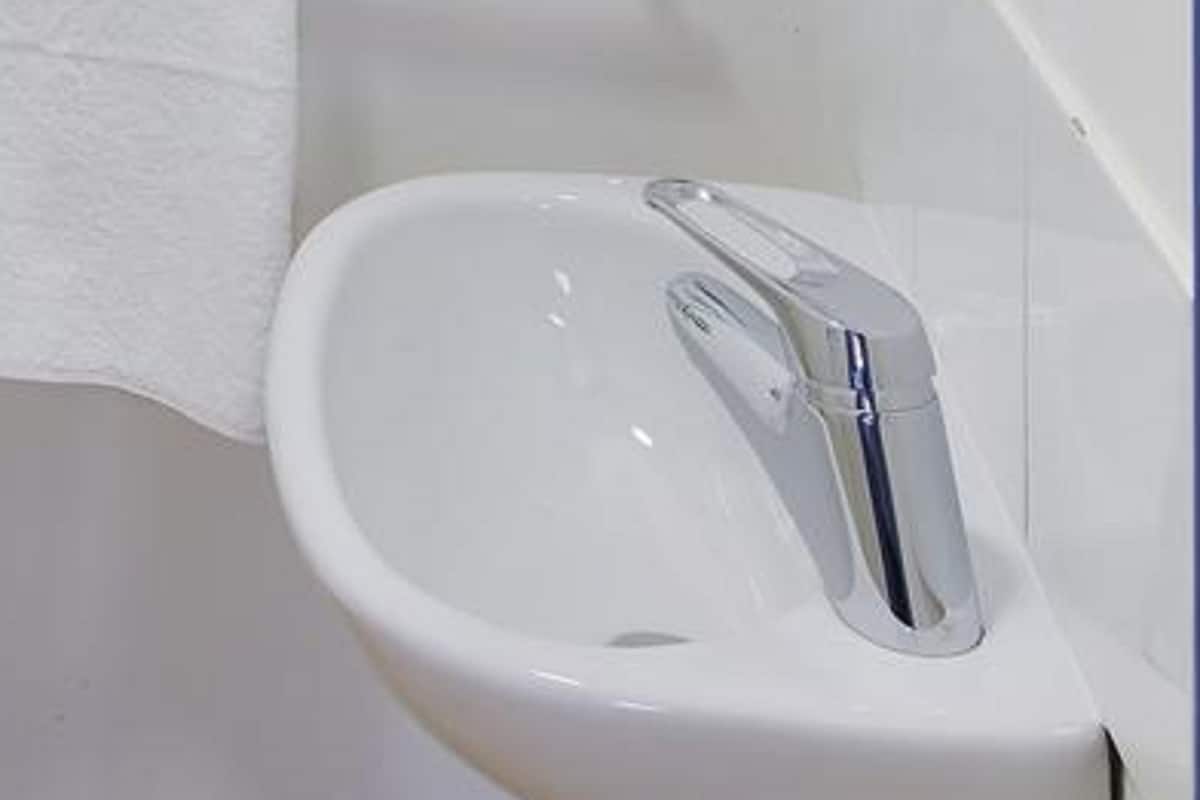 eco-friendly toiletries, towels