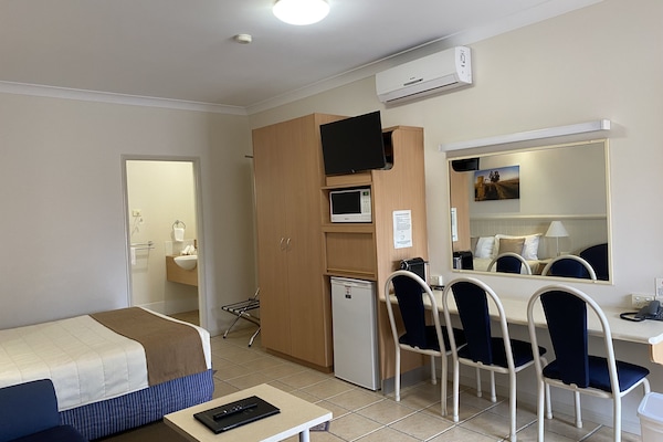 Standard Room, Non Smoking (Queen + Single Suite)