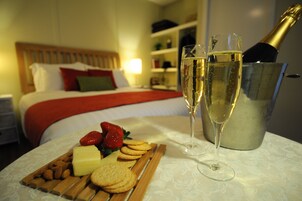 Superior Cottage, 1 Bedroom, Non Smoking, Kitchenette (Cottage Double 1 Night) | Minibar, individually furnished, blackout drapes, soundproofing