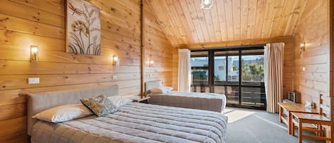Chambre avec lits jumeaux | Fer et planche Ă repasser, Wi-Fi gratuit, draps fournis