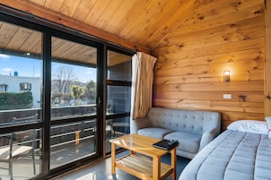 Twin Room | Iron/ironing board, free WiFi, bed sheets