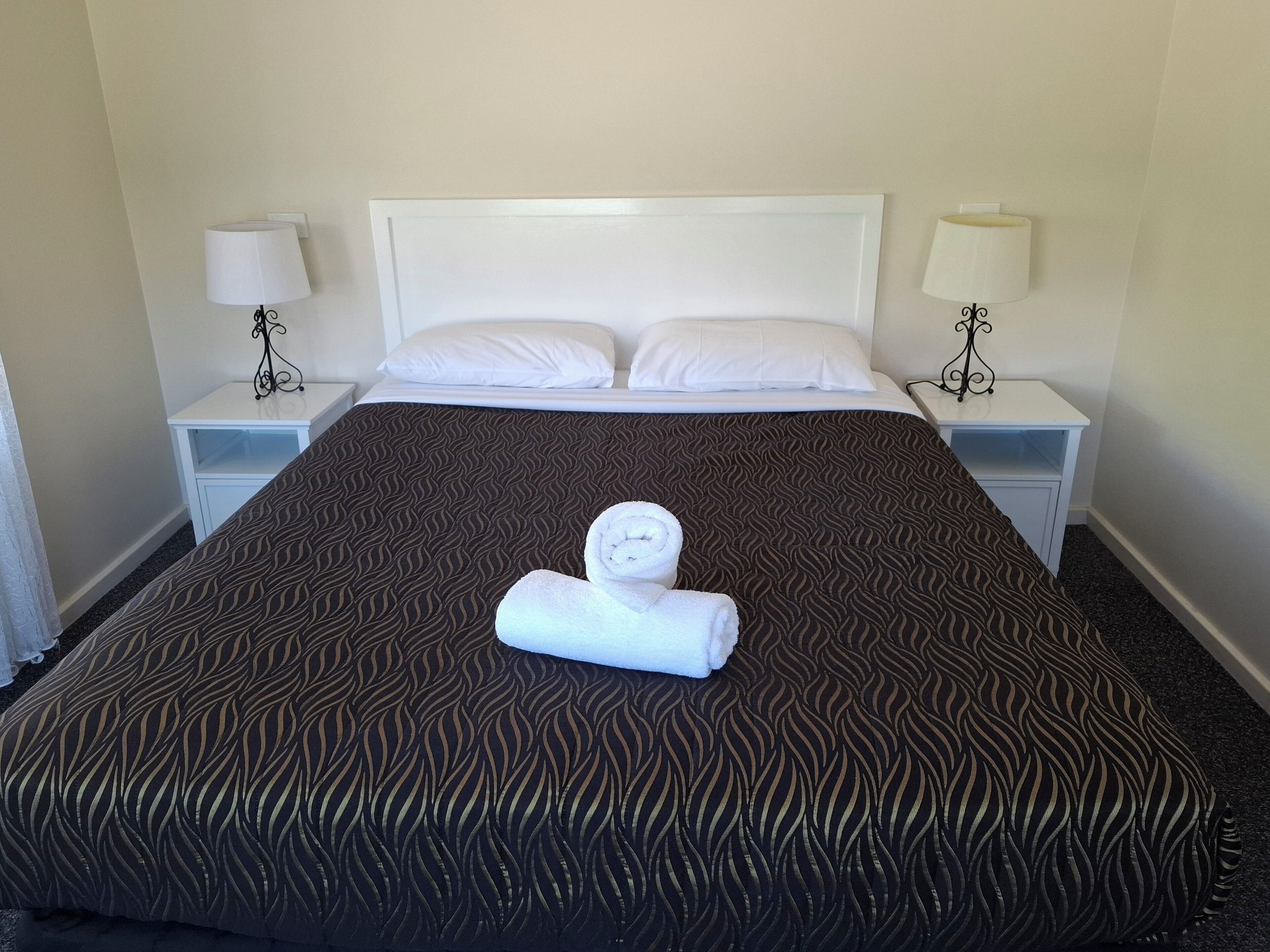 Iron/ironing board, free WiFi, bed sheets