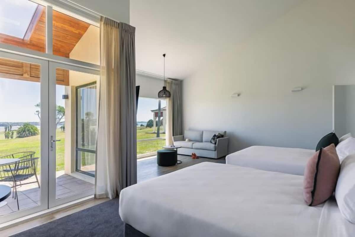 1 bedroom, premium bedding, in-room safe, desk