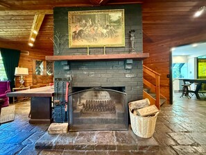 Talo (Main House - include Water Cottage) | Ruokailu omassa huoneessa