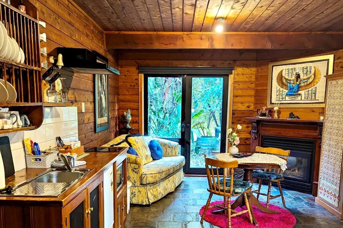 4 bedrooms, bed sheets