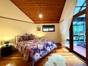 Main House (include Water Cottage) | Bed sheets - Forget Me Not Cottages (Warburton)