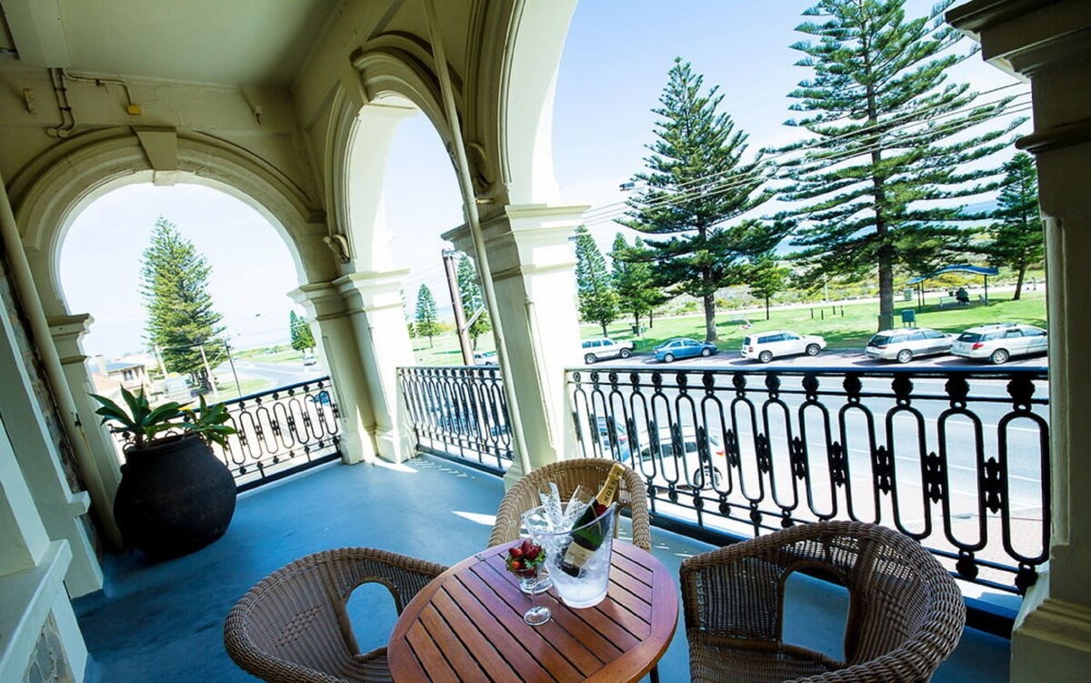 Largs Pier Hotel Motel