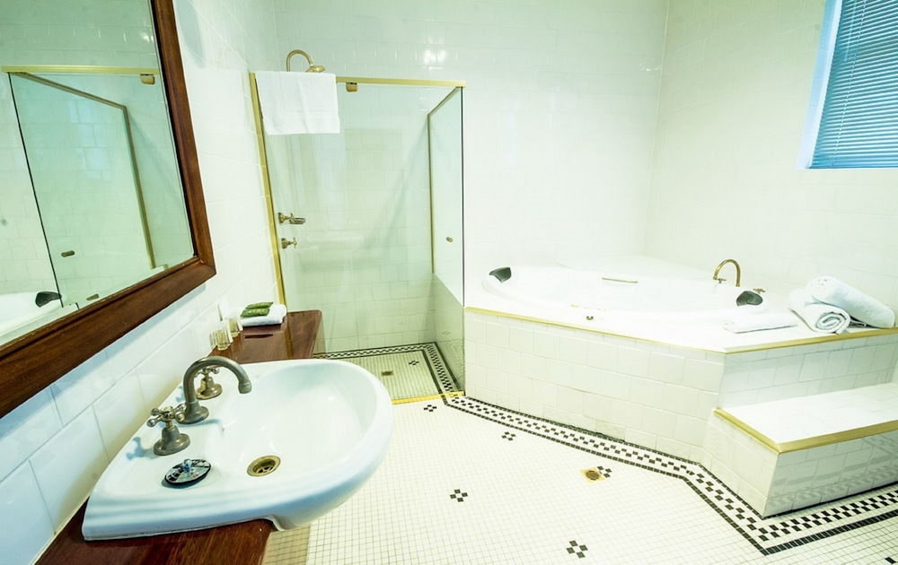 Largs Pier Hotel by null