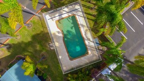 Kolam renang terbuka