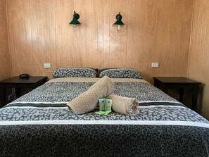 Deluxe Suite, 2 Bedrooms, Non Smoking, Kitchenette (Deluxe Cabin)