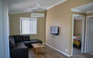 Family Villa, 2 Bedrooms, Pool View | Living area | Flat-screen TV, DVD player - Treehaven Tourist Park (Bomaderry)