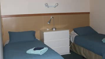 Cortinas blackout, tabla de planchar con plancha y wifi gratis