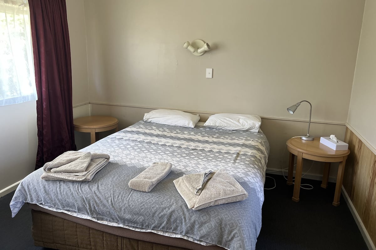 Blackout drapes, iron/ironing board, free WiFi, bed sheets
