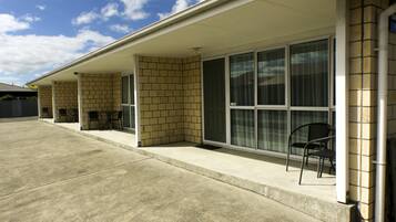 Free cots/infant beds, bed sheets