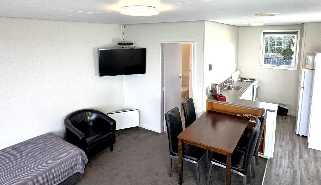 Standard Suite, 2 Bedrooms, Kitchen (Unit) | Private kitchen | Electric kettle