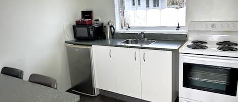 Standard Studio, Kitchen (Studio) | Cribs (free), bed sheets