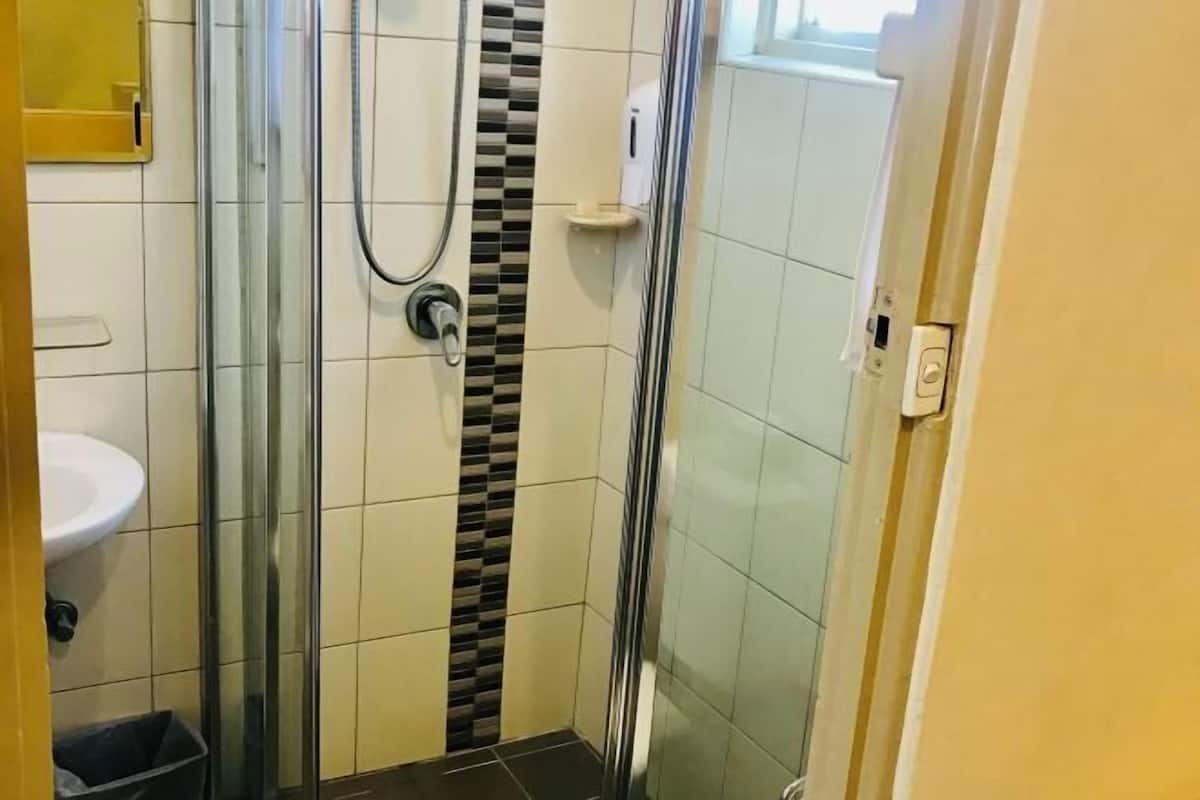 Banheiro | Secador de cabelo, toalhas de banho