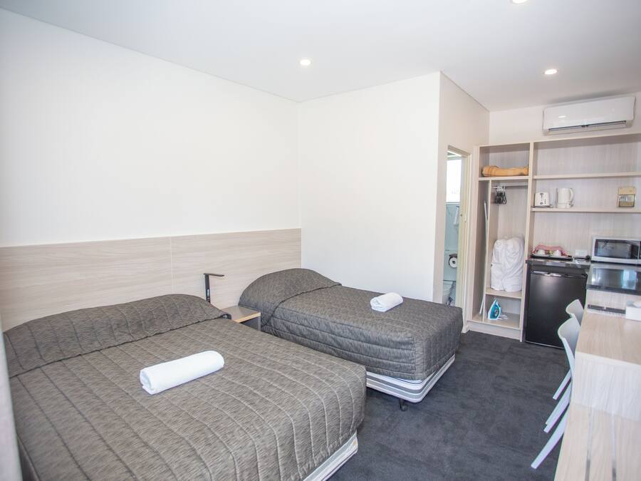 Standaard kamer (Twin Room) | Een strijkplank/strijkijzer, gratis wifi, beddengoed