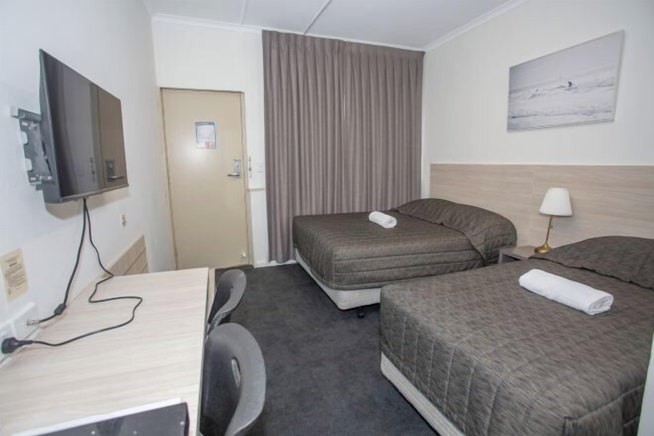 Silitysrauta/-lauta, ilmainen Wi-Fi, vuodevaatteet